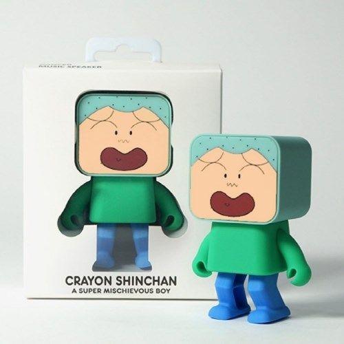 蠟筆小新正男角色藍芽音響，穿著綠色衣服，適合收藏的韓國聯名商品。